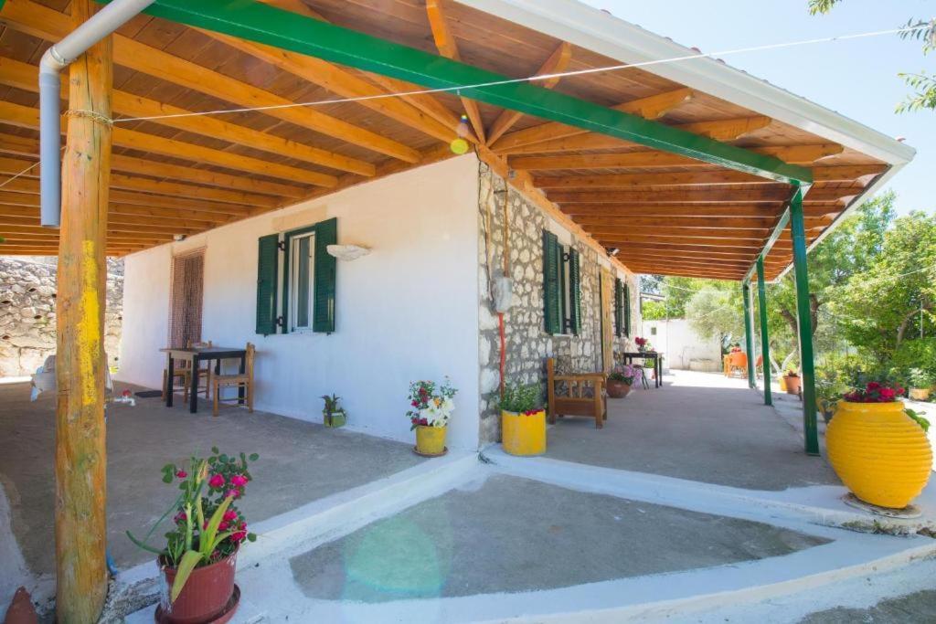 Hotel Πέτρινο Σπίτι Lazaráta Exterior foto